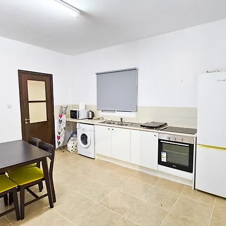 Privatunterkunft Sky Line Rooms, 150m From Chabad Lubavitch